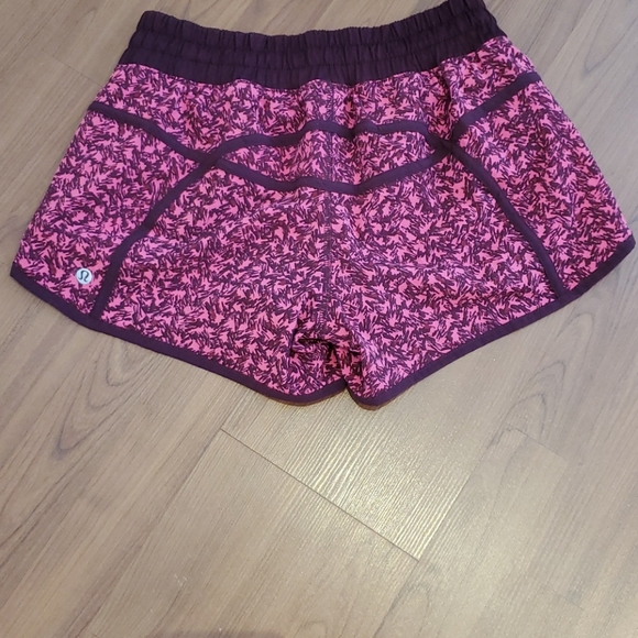 Lululemon 4" Tracker Short size 6 - Picture 3 of 9